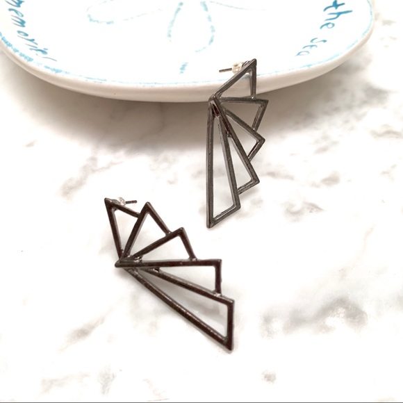 NIB Black Metal Geometric Earrings - Picture 3 of 4
